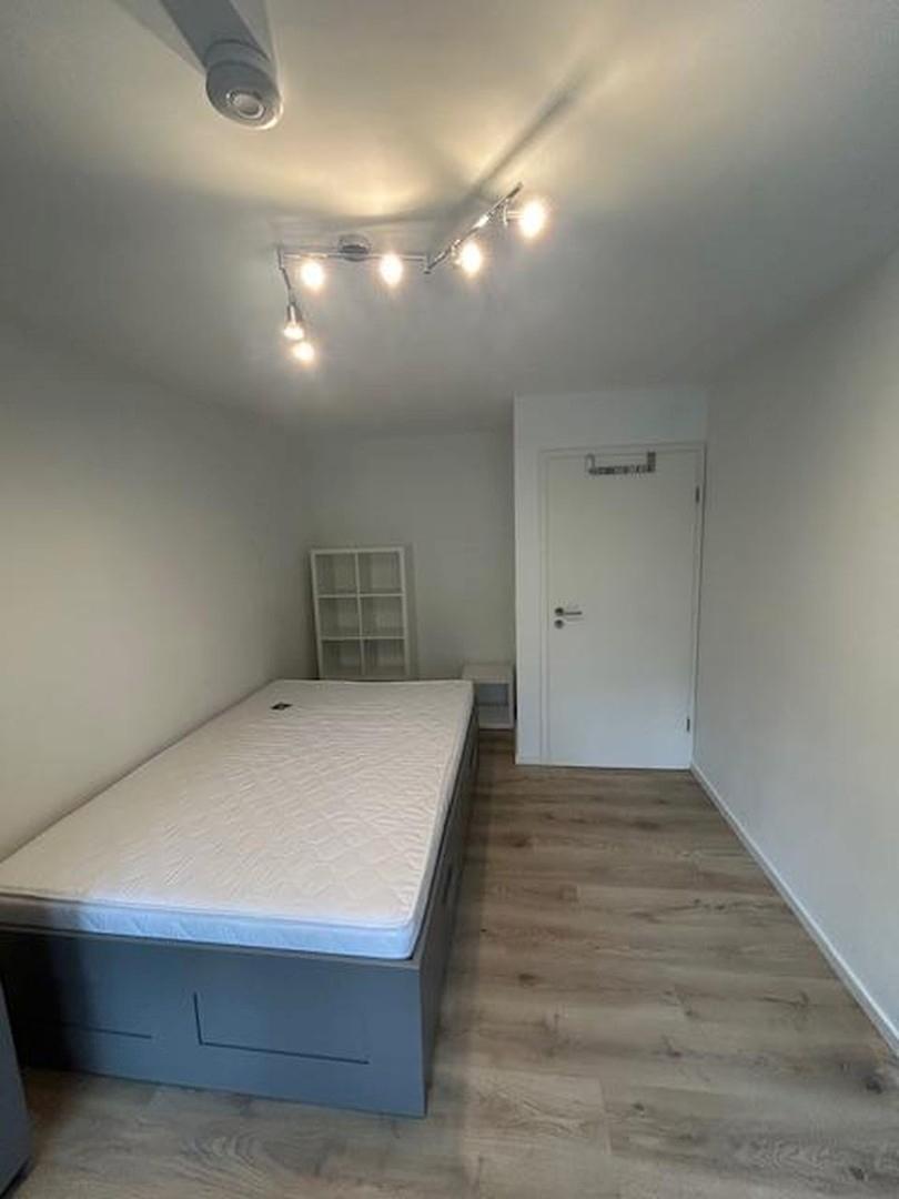 Zimmer 2 (Zugang zum Balkon)