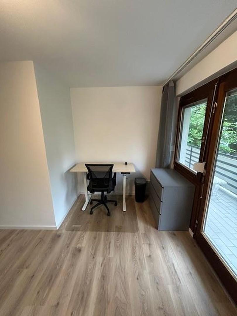 Zimmer 2 (Zugang zum Balkon)