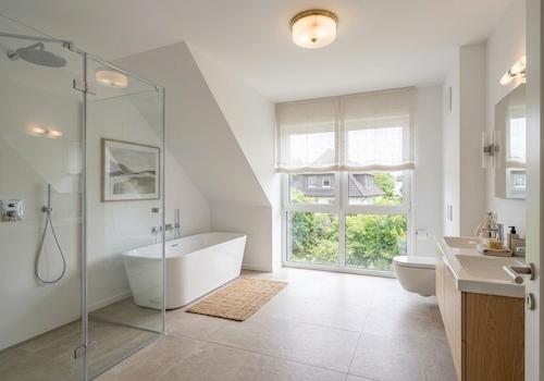 Gestaltungsvariante Badezimmer OG (Ki-generiert)
