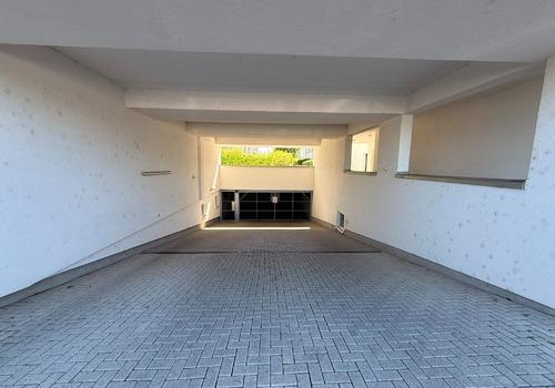 Tiefgarageneinfahrt