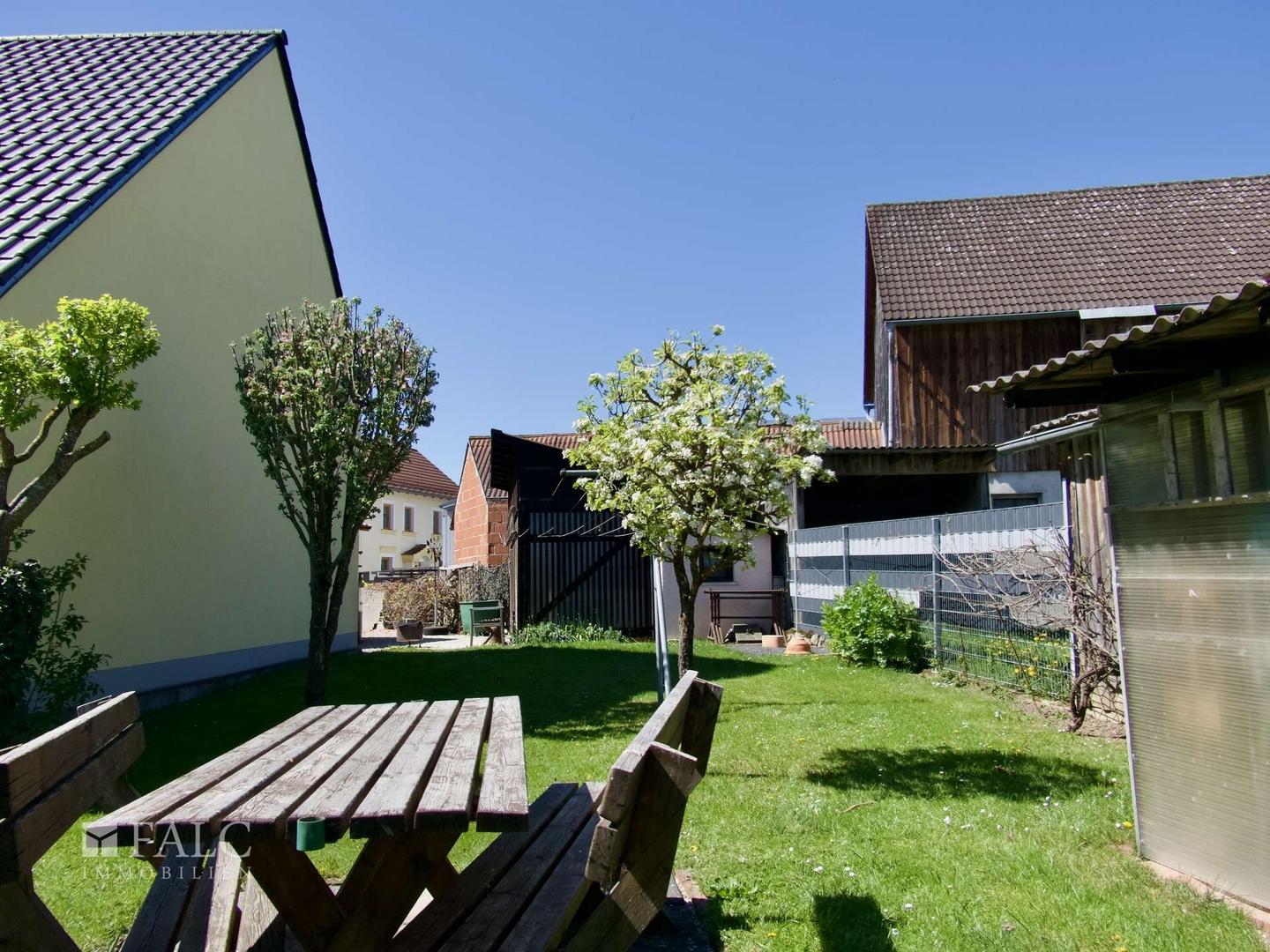 Garten 1 von 2