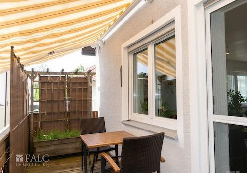 OG: Süd-Balkon, KI bearbeitet