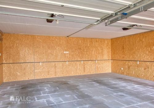 Doppelgarage, KI bearbeitet