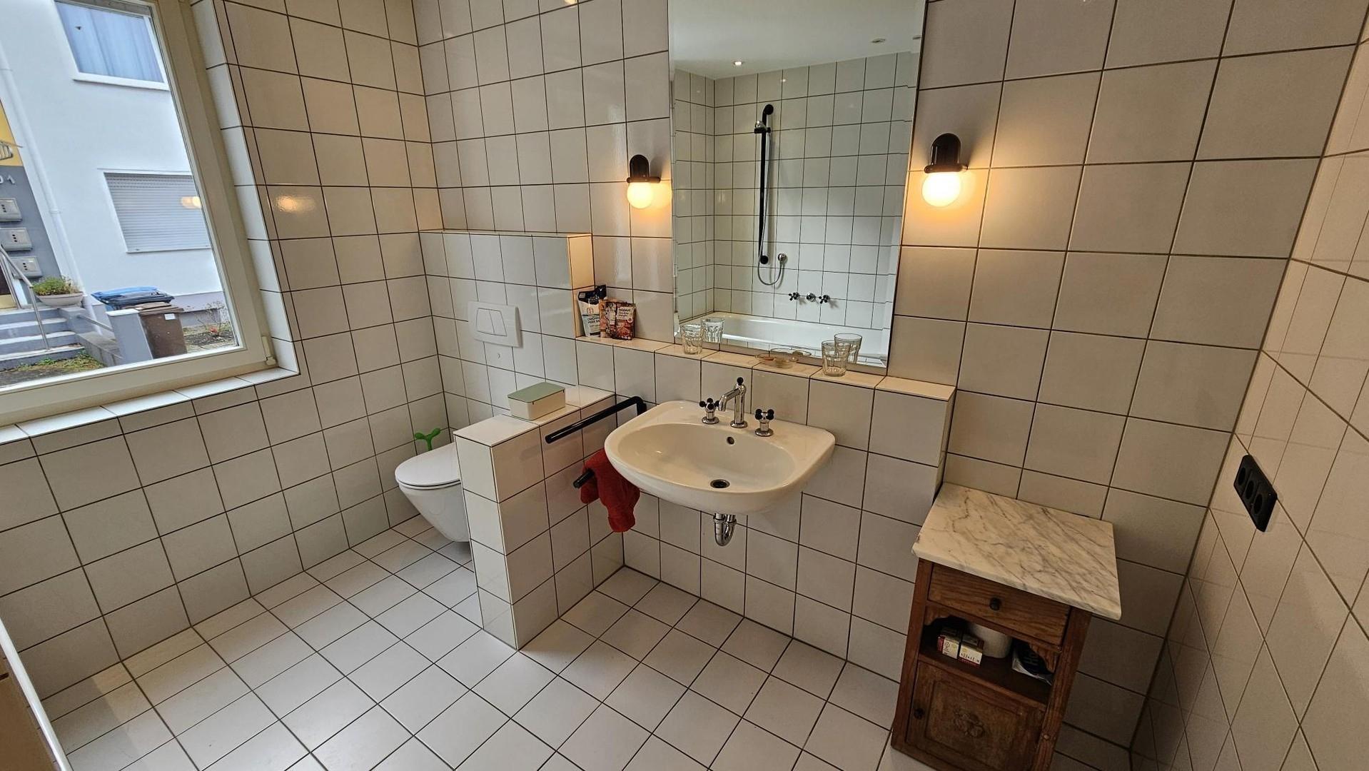 Bad mit Badewanne
