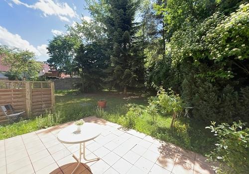Terrasse mit Garten