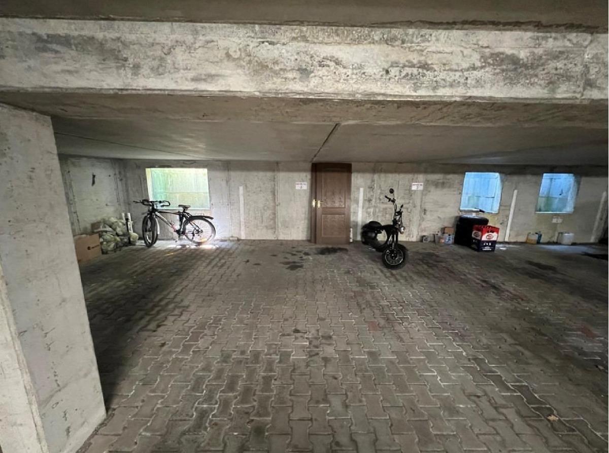 Tiefgarage-Stellplatz