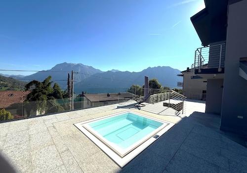 Pool mit Panorama Ausblick