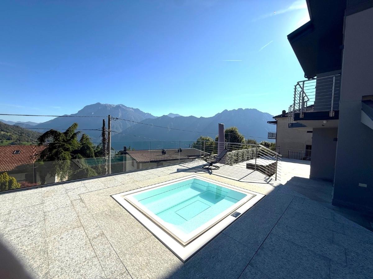 Pool mit Panorama Ausblick
