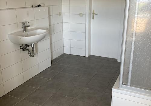 Bad mit Wanne (2)