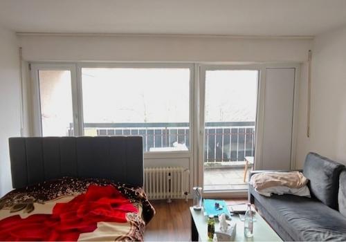 Wohn/ Schlafzimmer Zugang Balkon