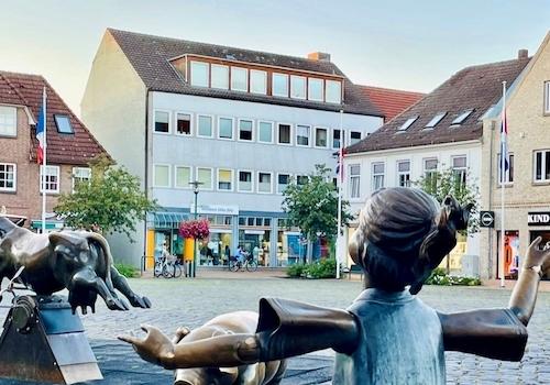 Schiffbrückenplatz mit Blick auf das Haus
