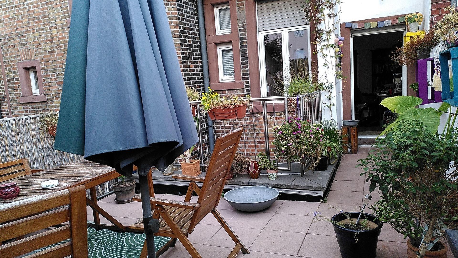 Terrasse, Blick zum Haus