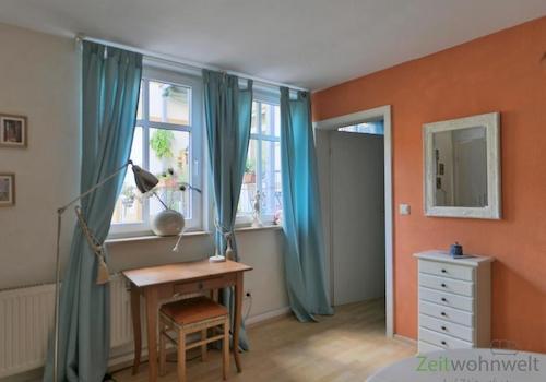kleiner Schreibtisch