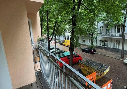 Balkon zur Straße