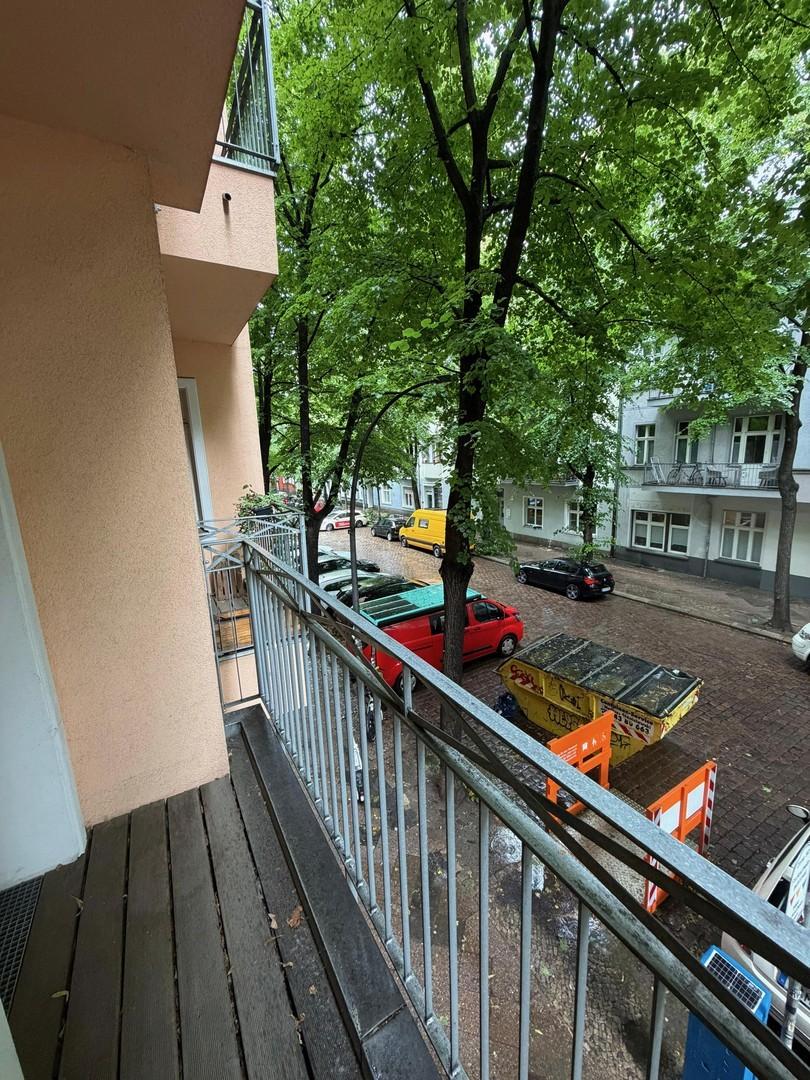 Balkon zur Straße