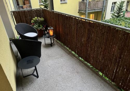 grosser Balkon zum Innemhof