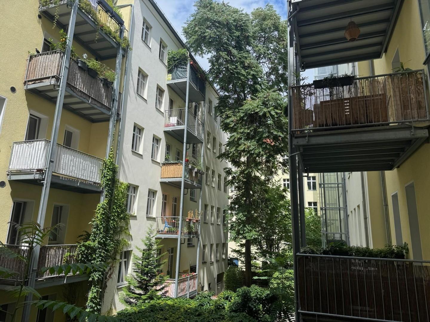 Balkon - Blick zum Innenhof