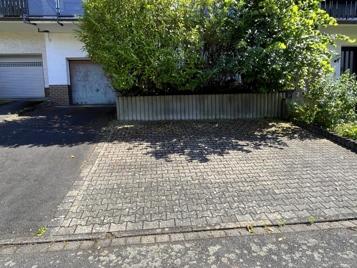 PKW Stellplätze am Haus