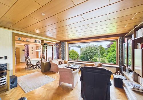 Panoramafenster im Wohnzimmer