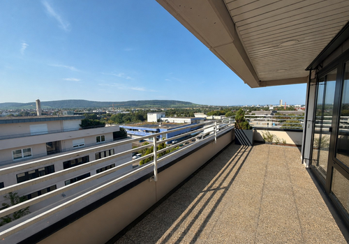 Großzügige Panoramaterrasse 