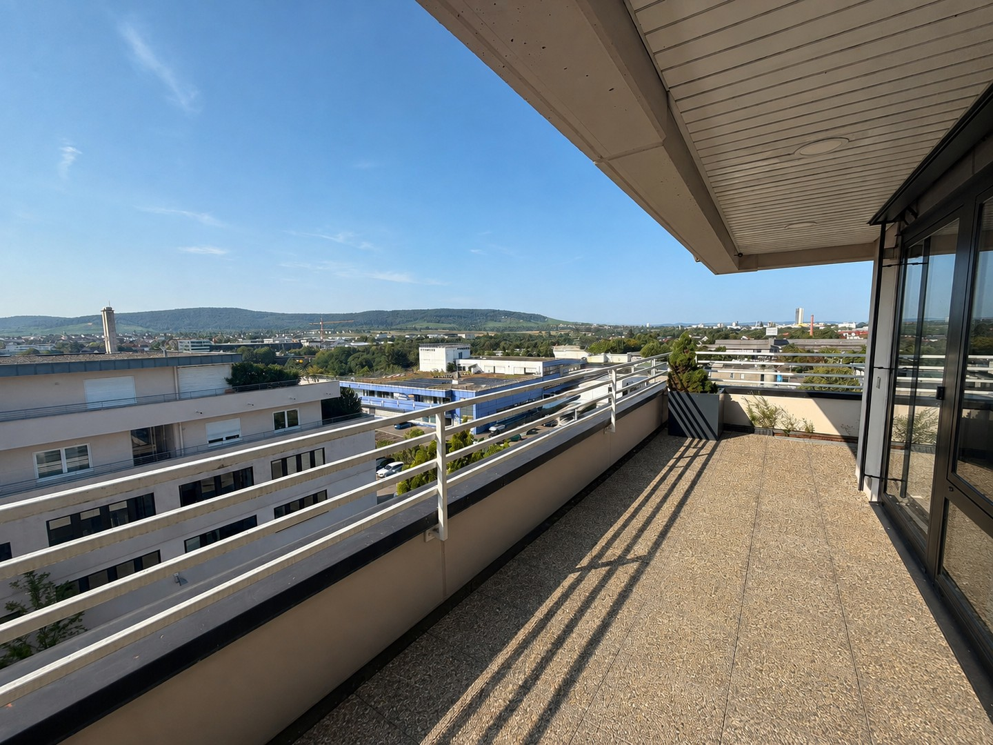 Großzügige Panoramaterrasse 