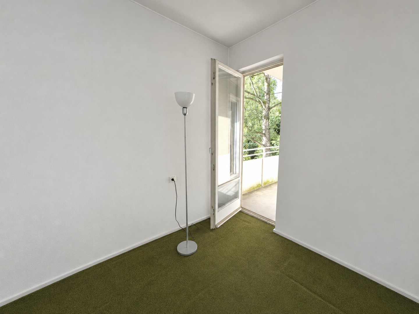 Schlafzimmer mit Balkontür