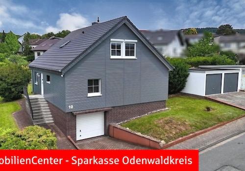 KI-generiert: Ansicht Straßenseite