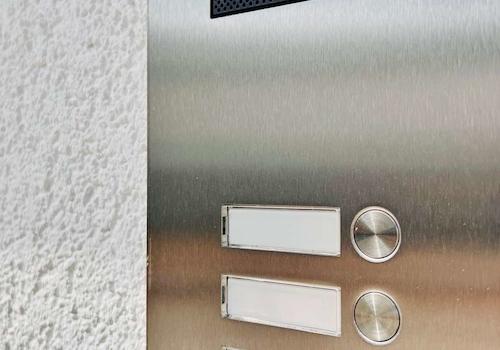 Klingeltafel mit Video-Gegensprechanlage