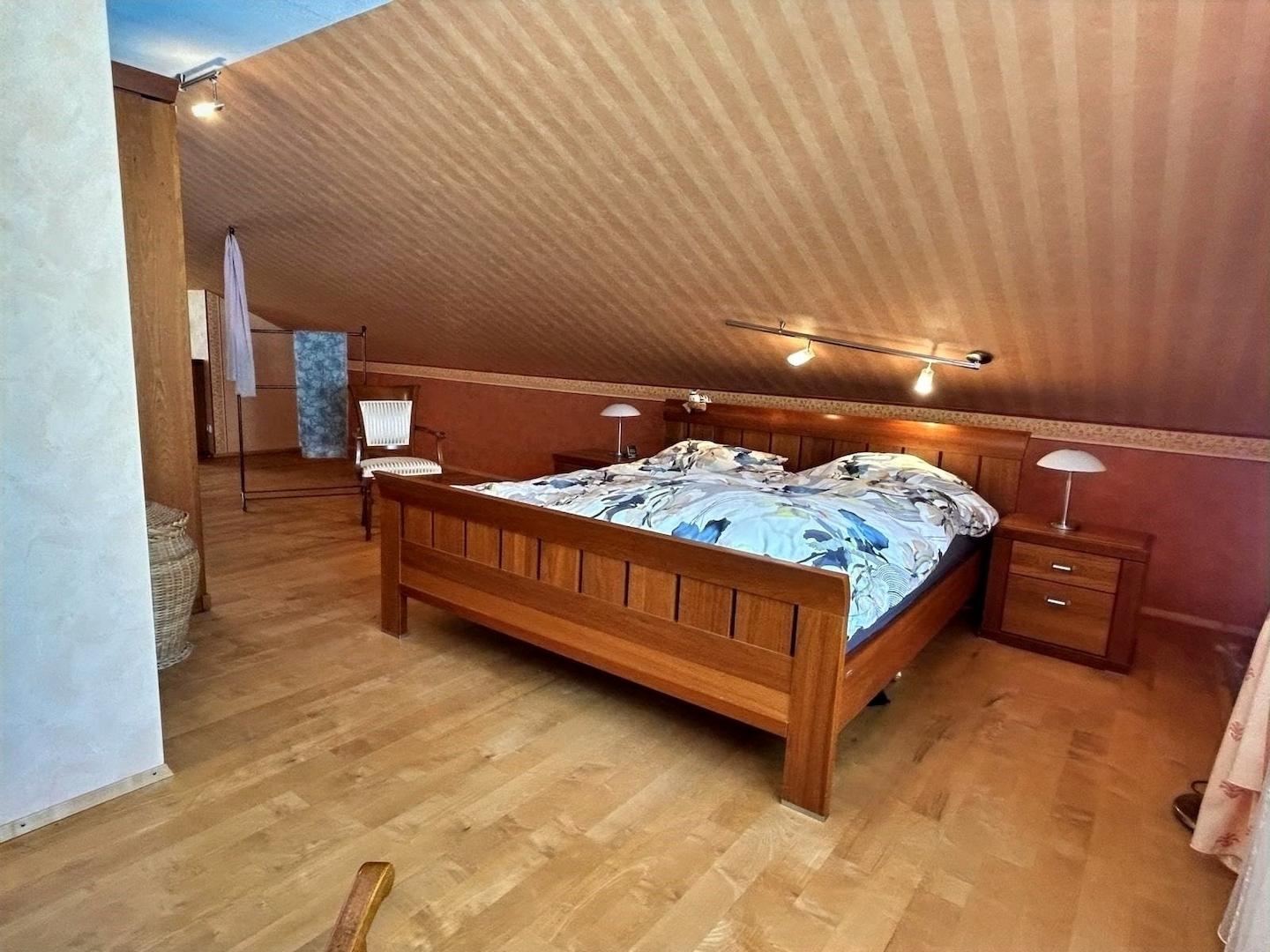 KI-generiert: Schlafzimmer DG