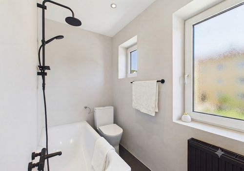 Bad mit Badewanne
