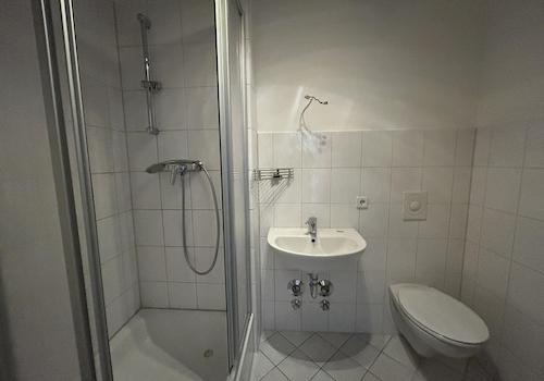 Bad mit Dusche u. Badewanne