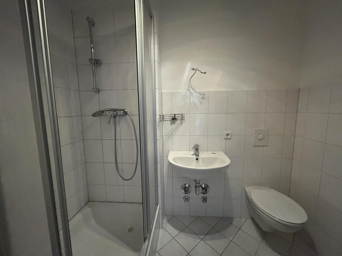 Bad mit Dusche u. Badewanne