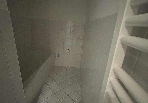Bad mit Dusche u. Badewanne