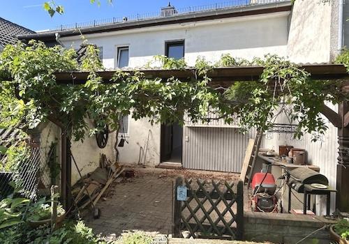 Ansicht Rückseite mit Terrasse