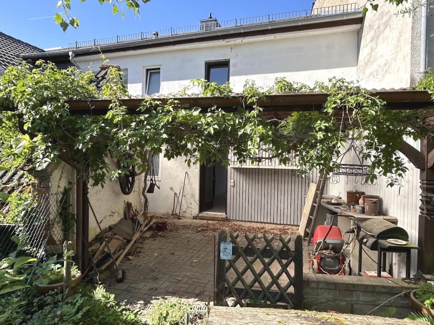 Ansicht Rückseite mit Terrasse