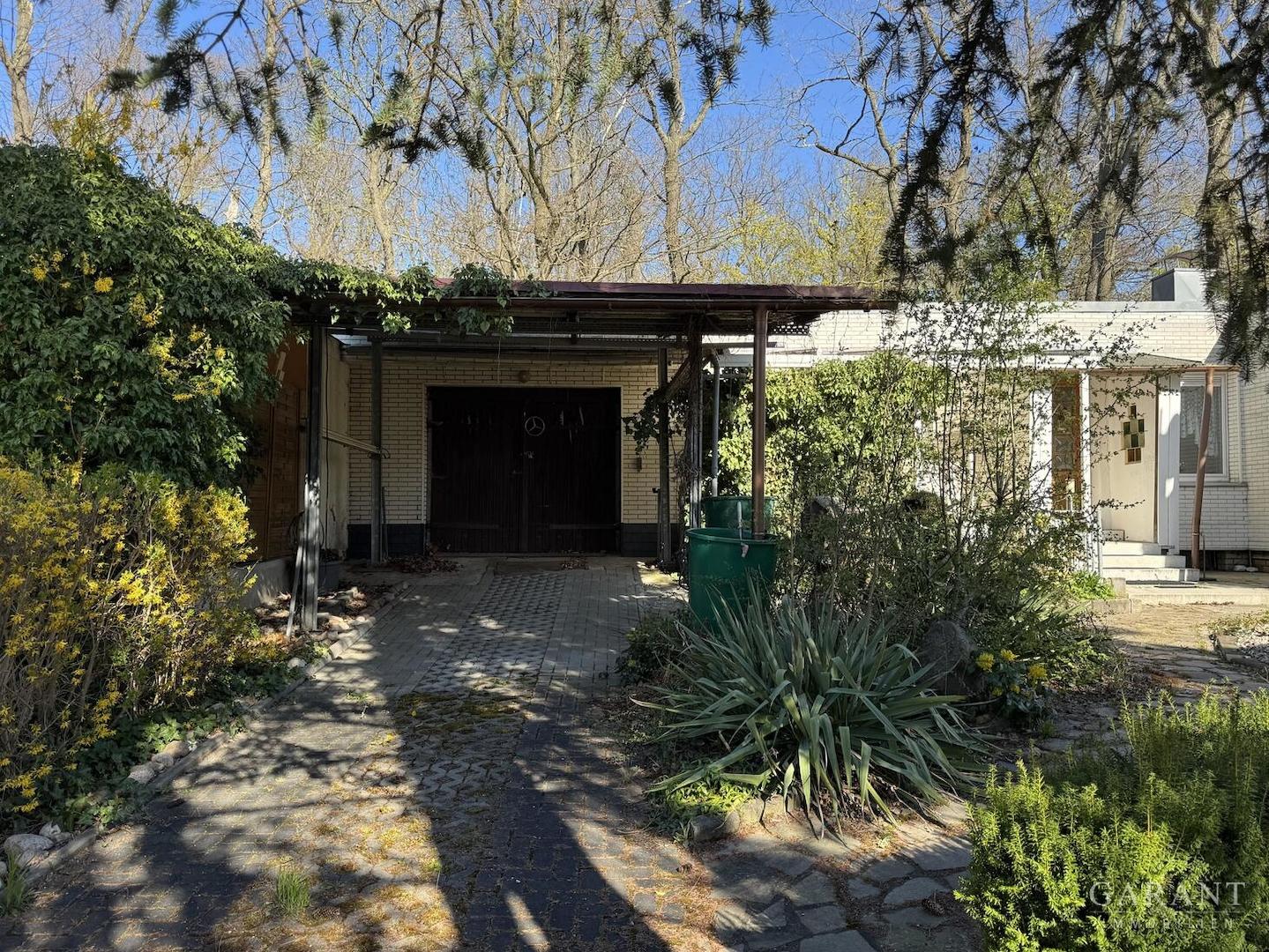Garage/ Auffahrt