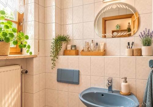 Gäste WC mit Dusche im Erdgeschoss