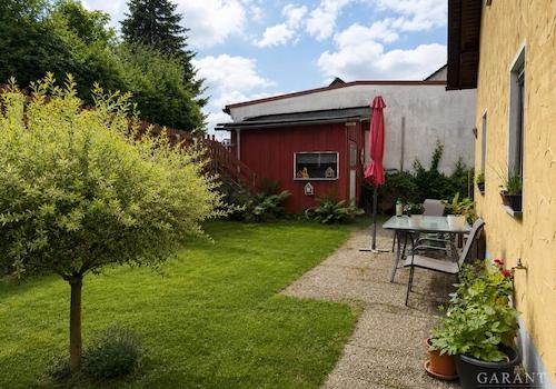 Terrasse hinter dem Haus