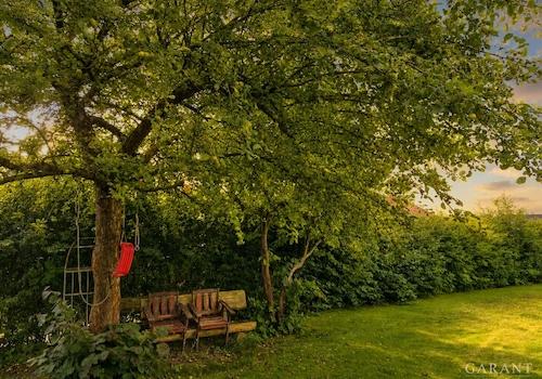 Idylischer oberer Garten
