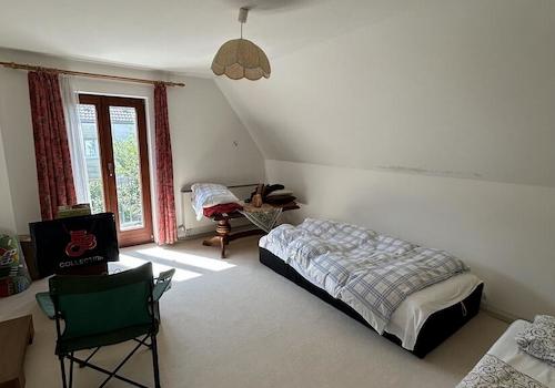 Schlafzimmer mit Balkonzugang