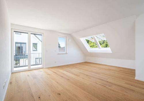 Wohnzimmer (mit Balkon)