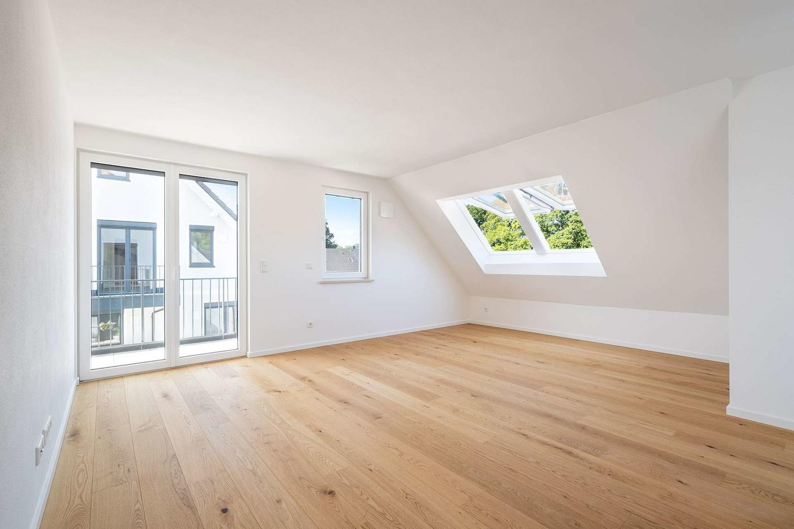 Wohnzimmer (mit Balkon)
