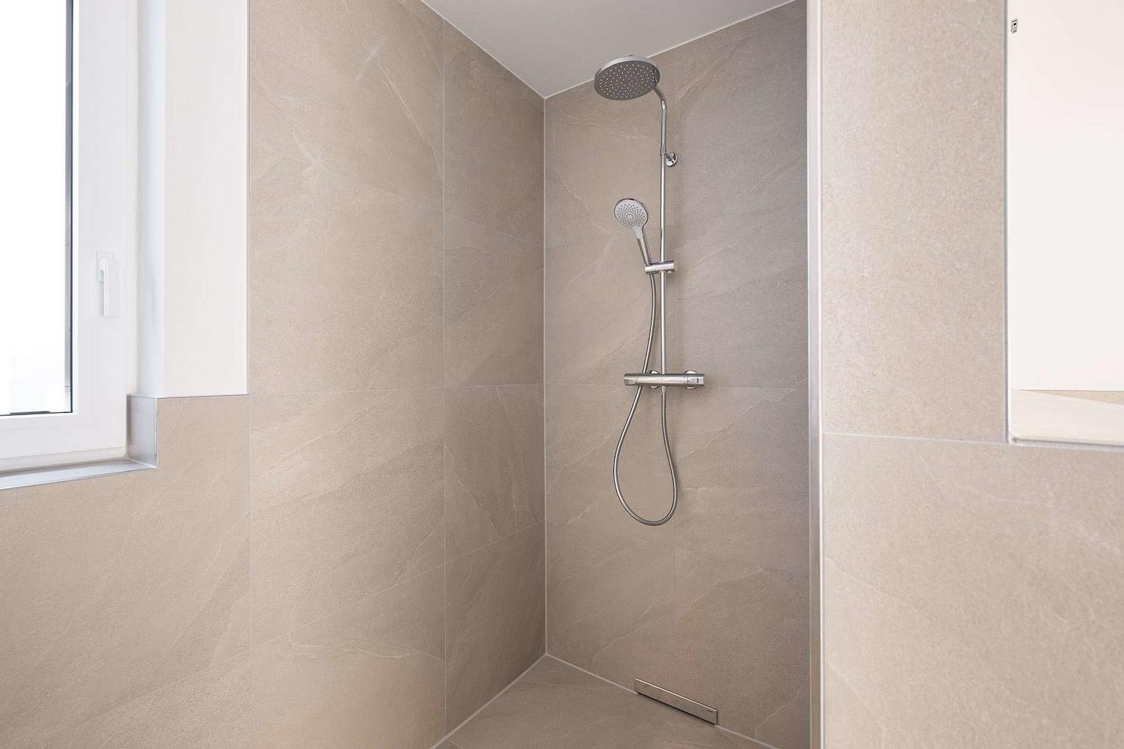 Dusche (Souterrain)