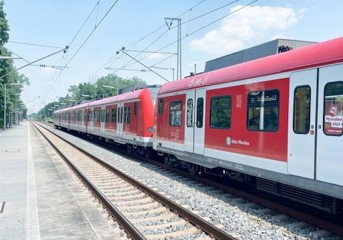 S-Bahn Ri. Flughafen und Innenstadt 