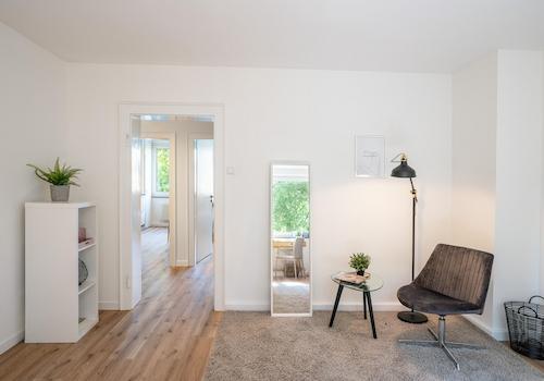 KINDERZIMMER-/ARBEITSZIMMER