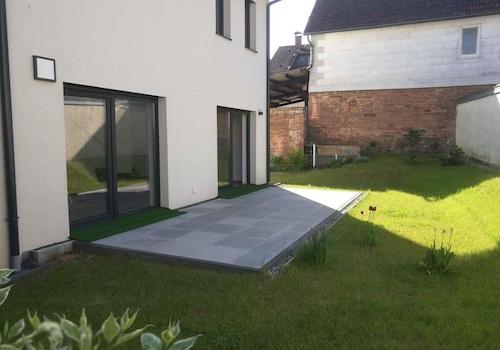 Garten und Hof eingefriedet