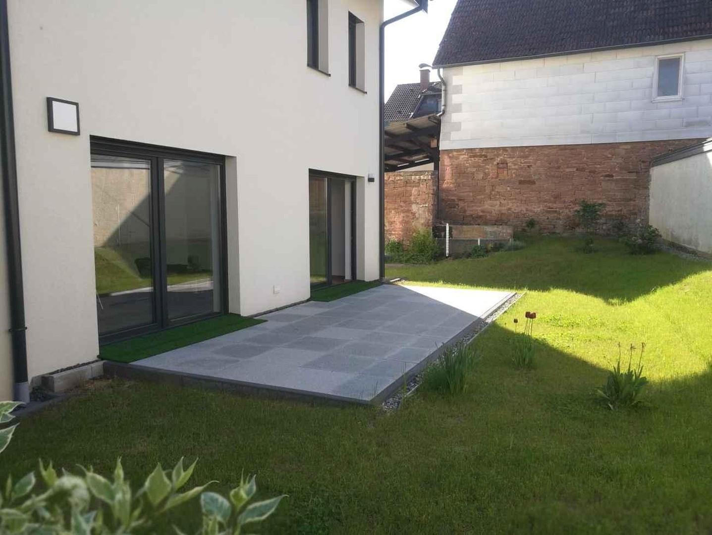 Garten und Hof eingefriedet