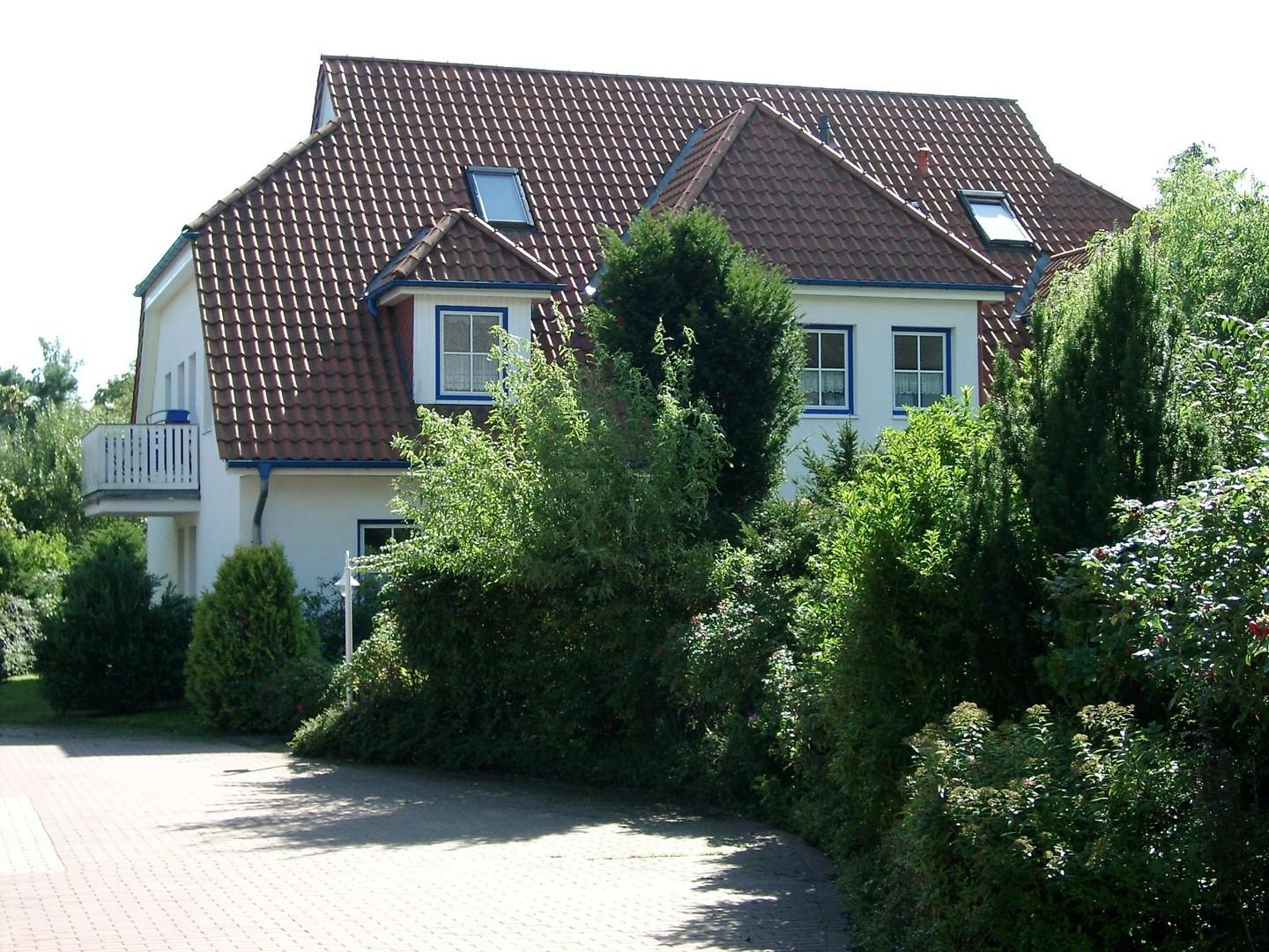 Haus mit Wohnung links unten