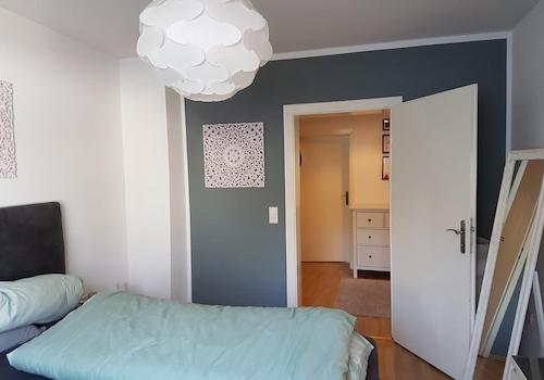 Schlafzimmer 1