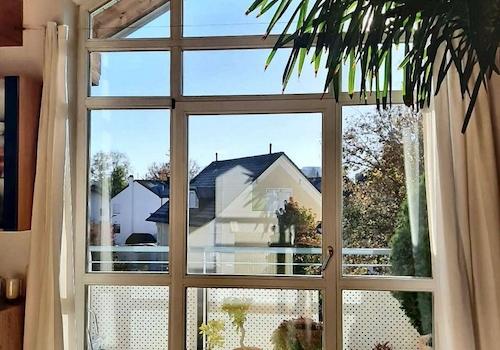 Wohnbereich Fensterfront frontal
